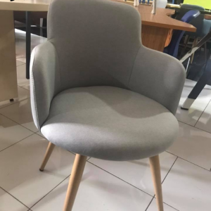 14 Chaise visiteur scandinave - Design et Qualité - Mayotte 976 - Vente Mobilier en ligne - Ylang Mobilier Collectif