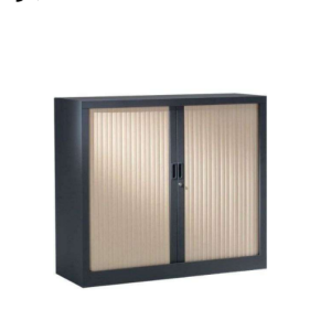 67 Armoire basse à rideaux